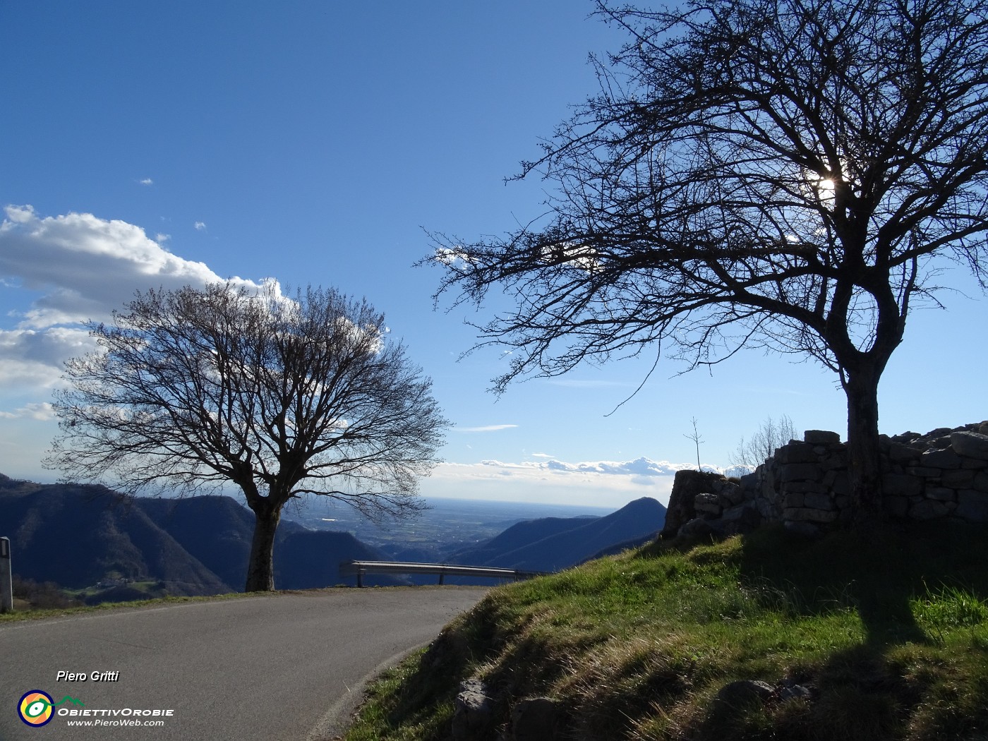 89 Sguardo verso le colline e la pianura.JPG